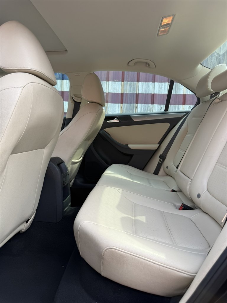 2017 Volkswagen Jetta - $14,059