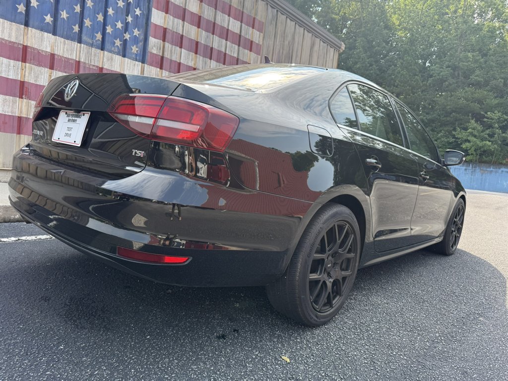 2017 Volkswagen Jetta - $14,059