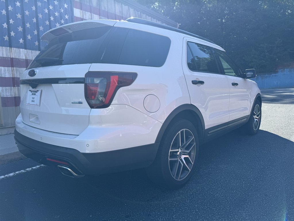 2017 Ford Explorer - $17,365