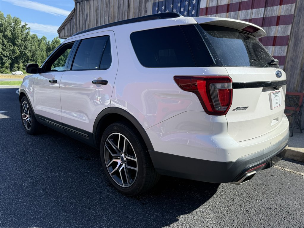 2017 Ford Explorer - $17,365