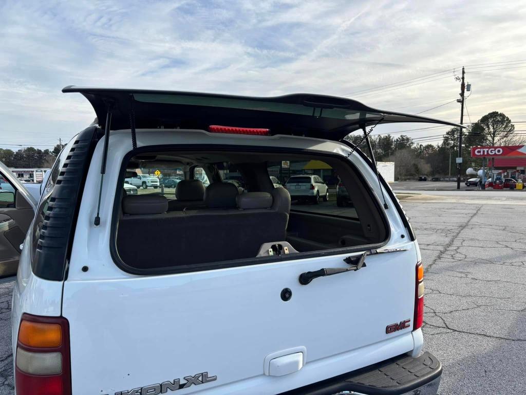 2002 GMC Yukon XL 1500 SLE photo