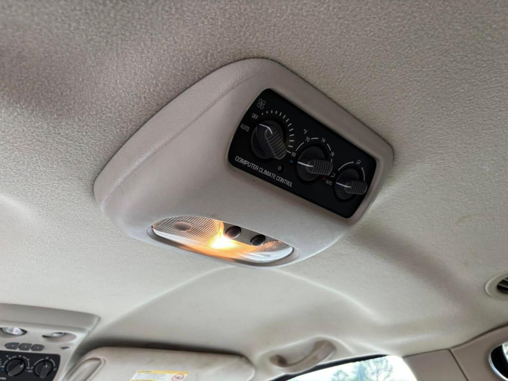 2002 GMC Yukon XL 1500 SLE photo