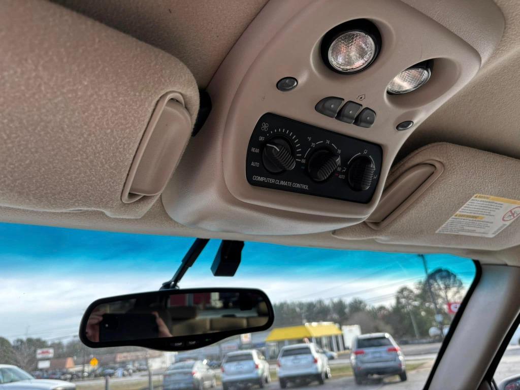 2002 GMC Yukon XL 1500 SLE photo