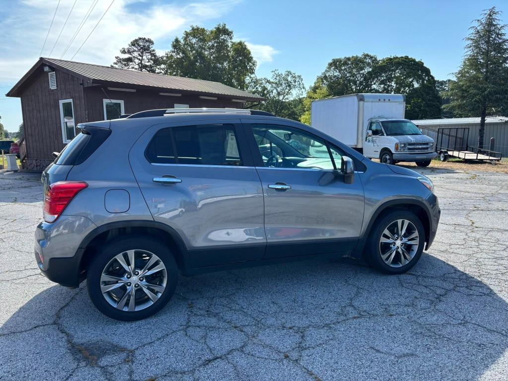 2020 Chevrolet Trax LT photo 2