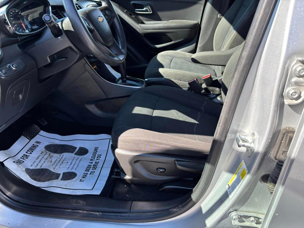 2022 Chevrolet Trax LS photo