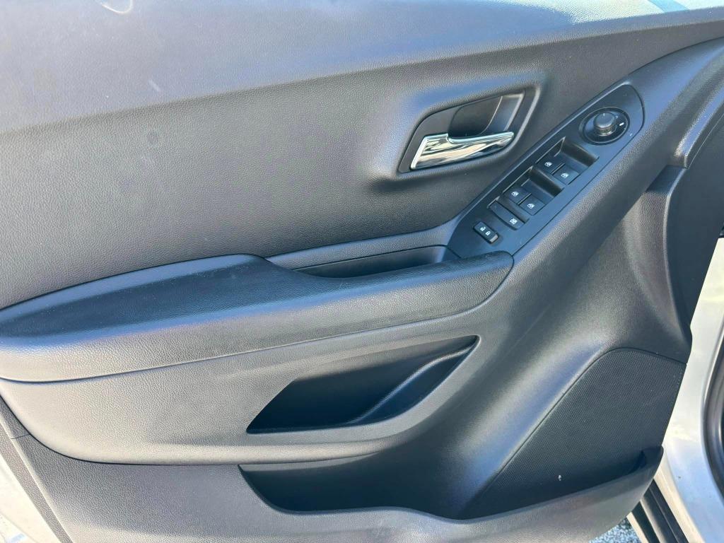 2022 Chevrolet Trax LS photo