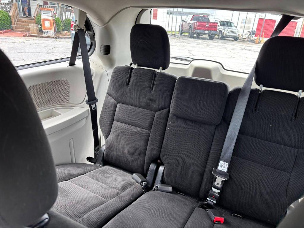 2015 Dodge Grand Caravan - $8,995