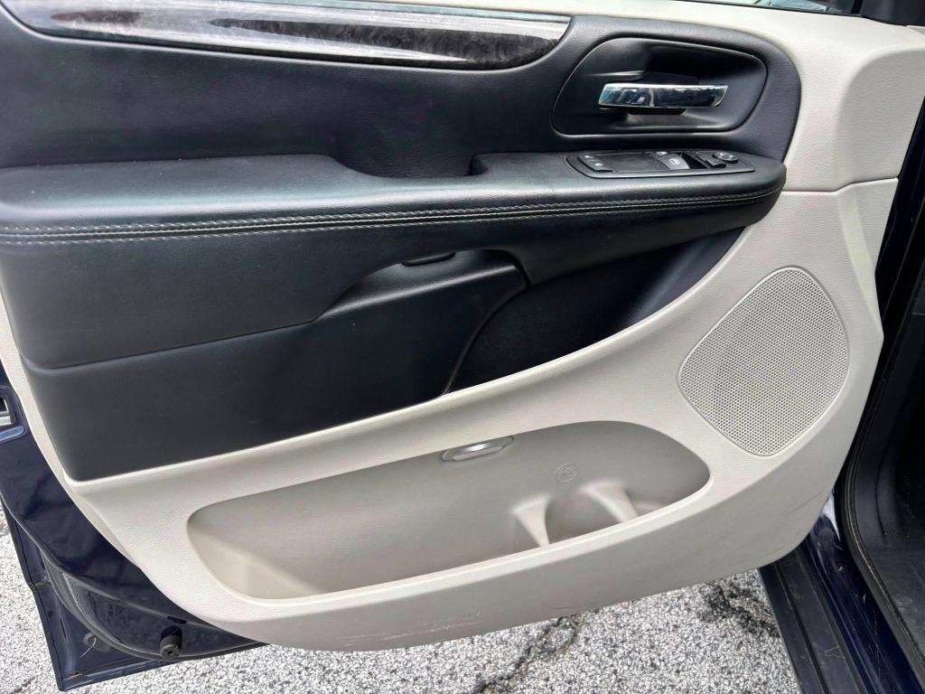 2015 Dodge Grand Caravan - $8,995