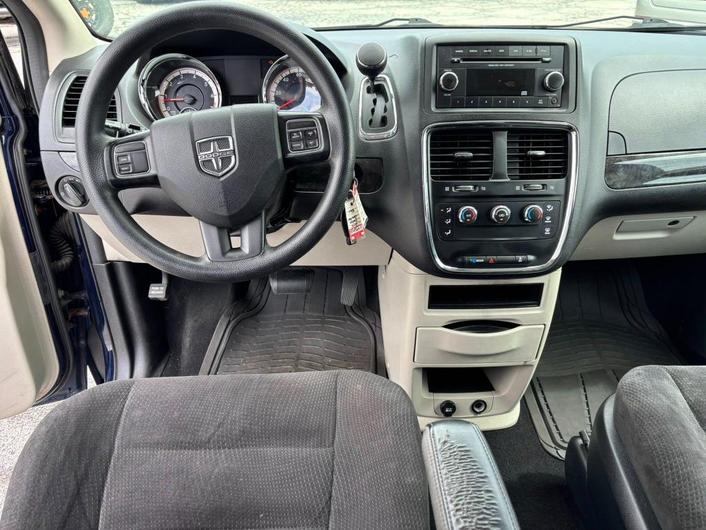 2015 Dodge Grand Caravan - $8,995