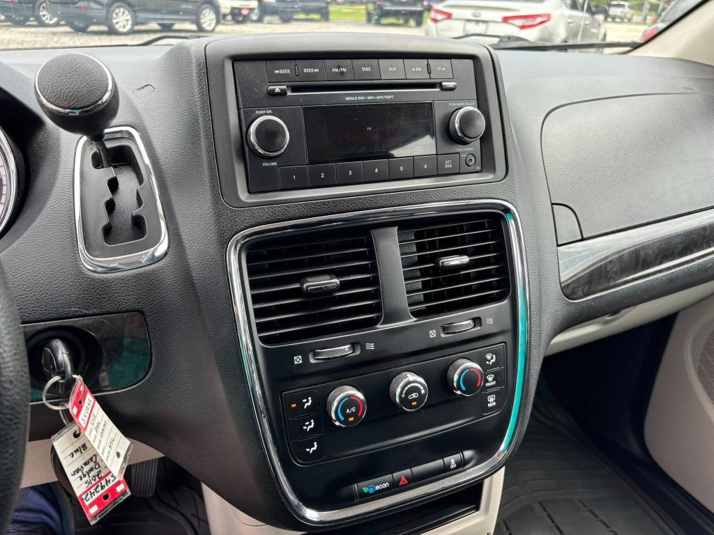 2015 Dodge Grand Caravan - $8,995