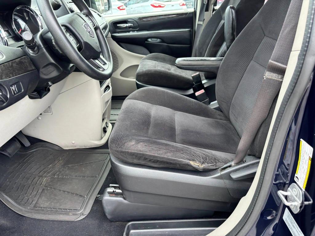 2015 Dodge Grand Caravan - $8,995