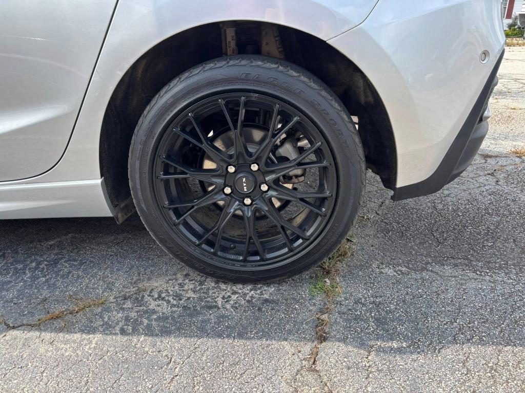 2019 Chevrolet Cruze - $12,995