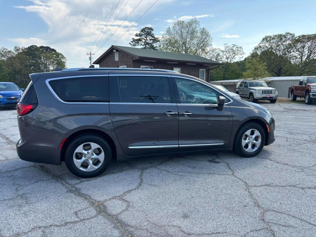 2017 Chrysler Pacifica Touring L Plus photo