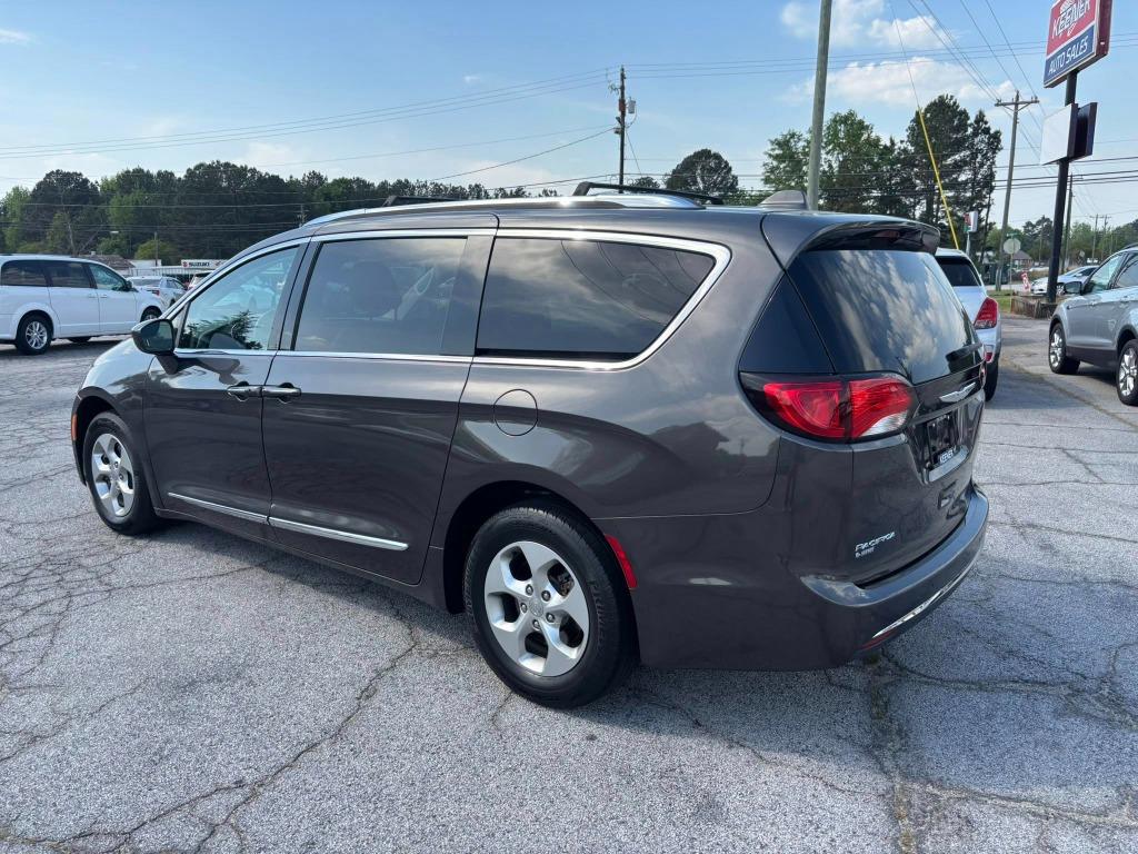 2017 Chrysler Pacifica Touring L Plus photo