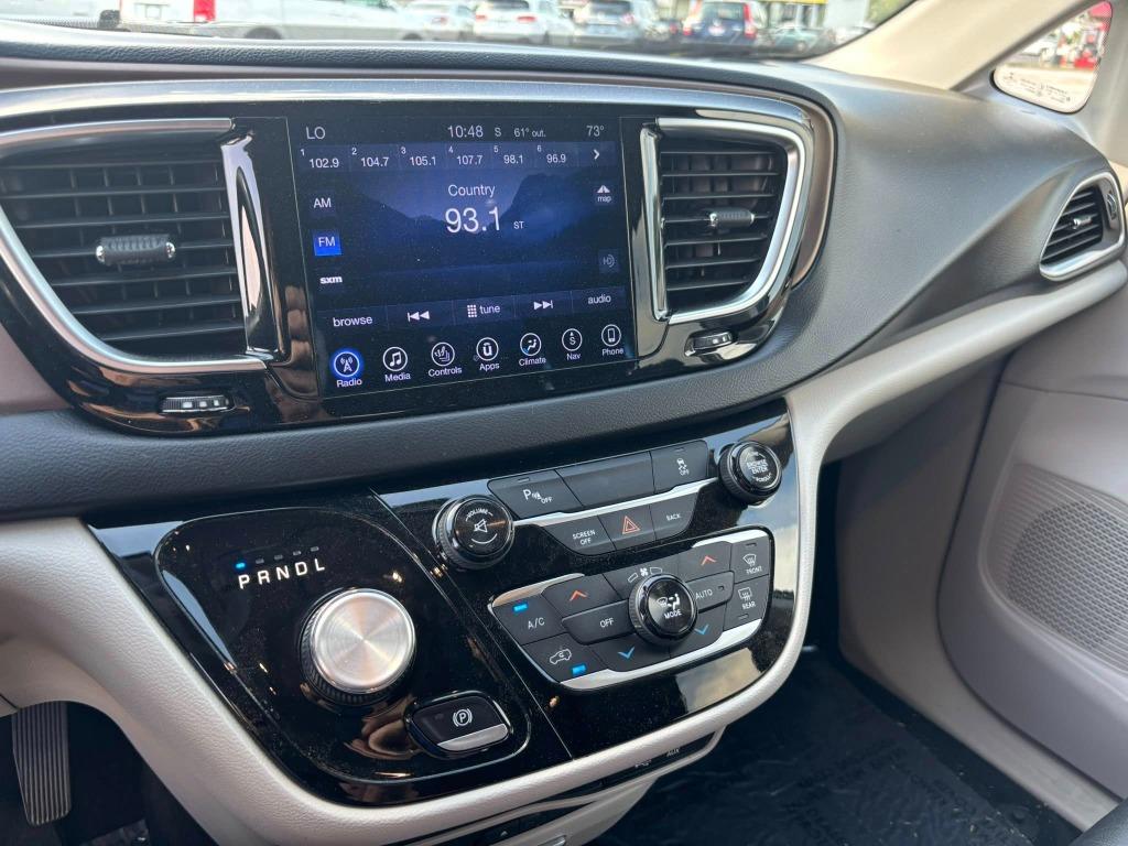 2017 Chrysler Pacifica Touring L Plus photo