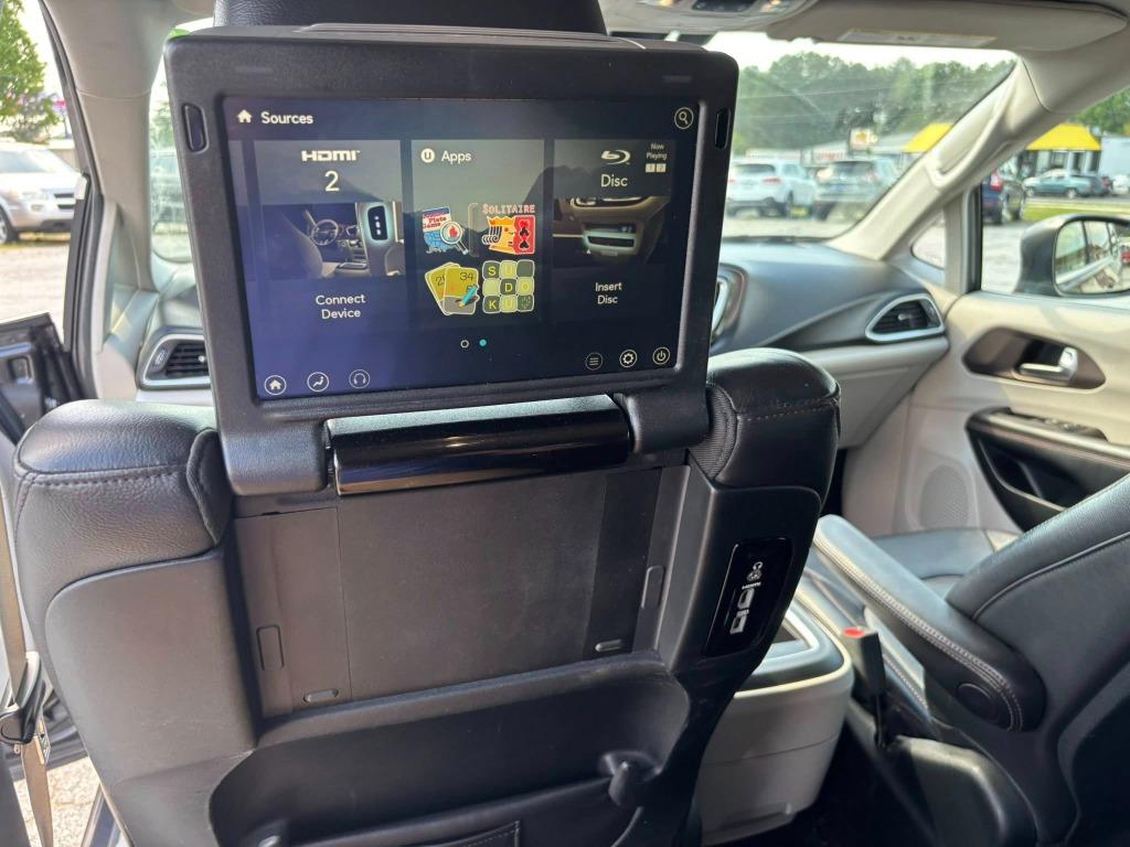 2017 Chrysler Pacifica Touring L Plus photo