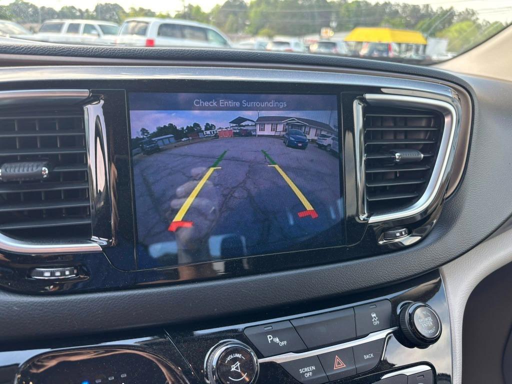 2017 Chrysler Pacifica Touring L Plus photo