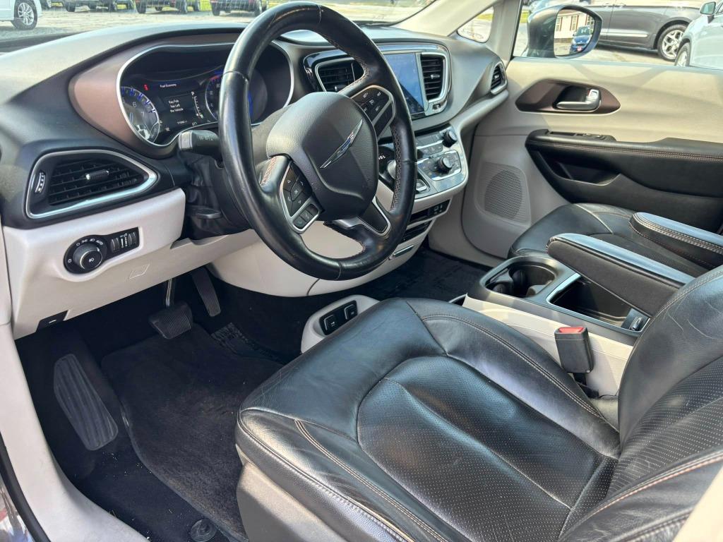 2017 Chrysler Pacifica Touring L Plus photo