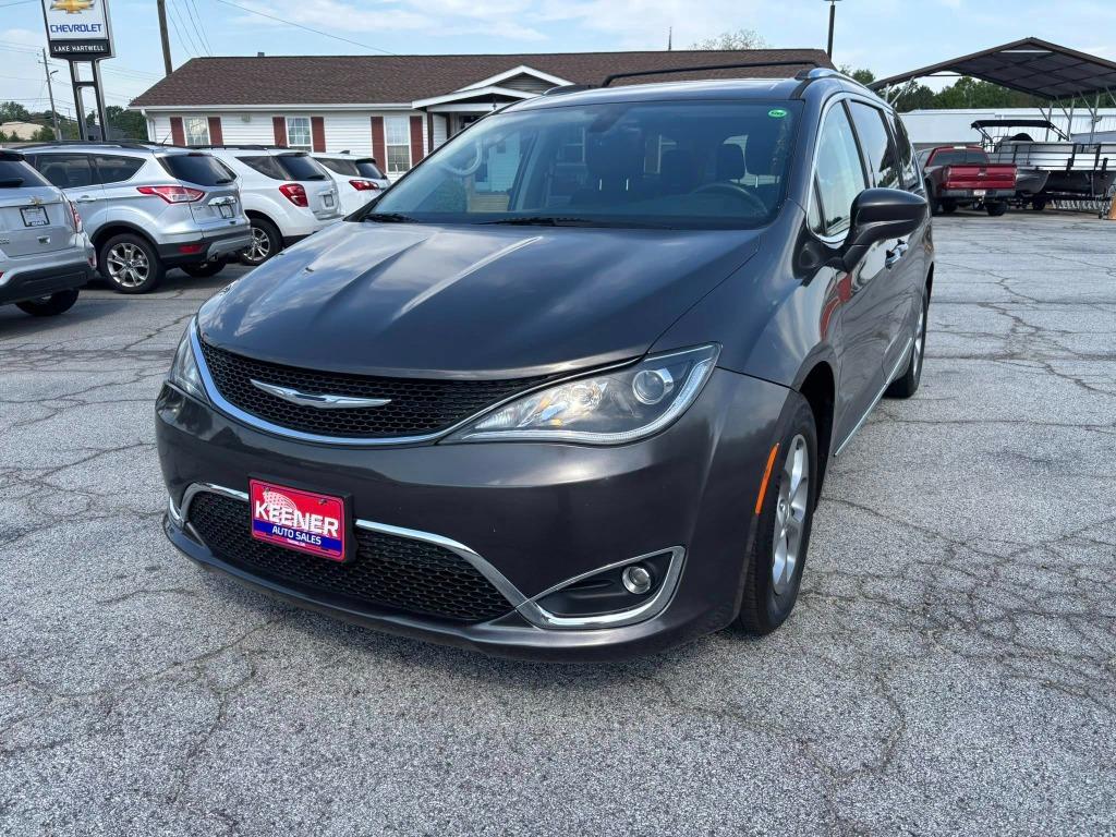 2017 Chrysler Pacifica Touring L Plus photo