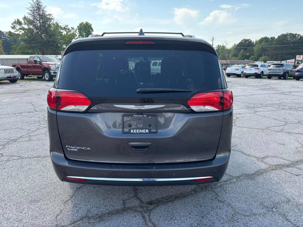 2017 Chrysler Pacifica Touring L Plus photo