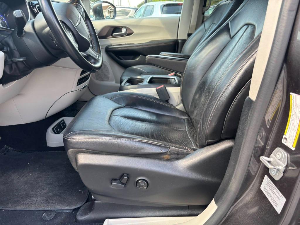 2017 Chrysler Pacifica Touring L Plus photo