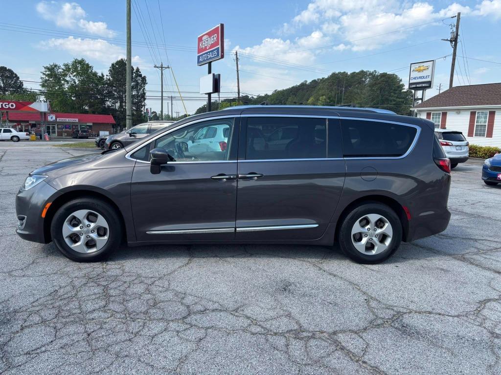 2017 Chrysler Pacifica Touring L Plus photo