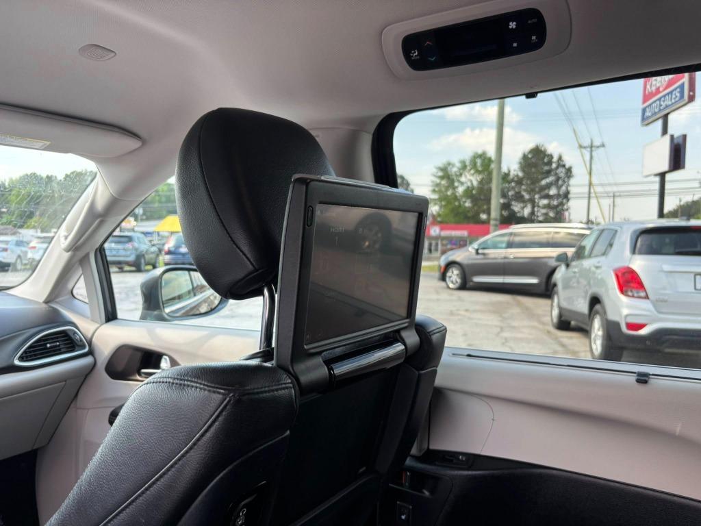 2017 Chrysler Pacifica Touring L Plus photo