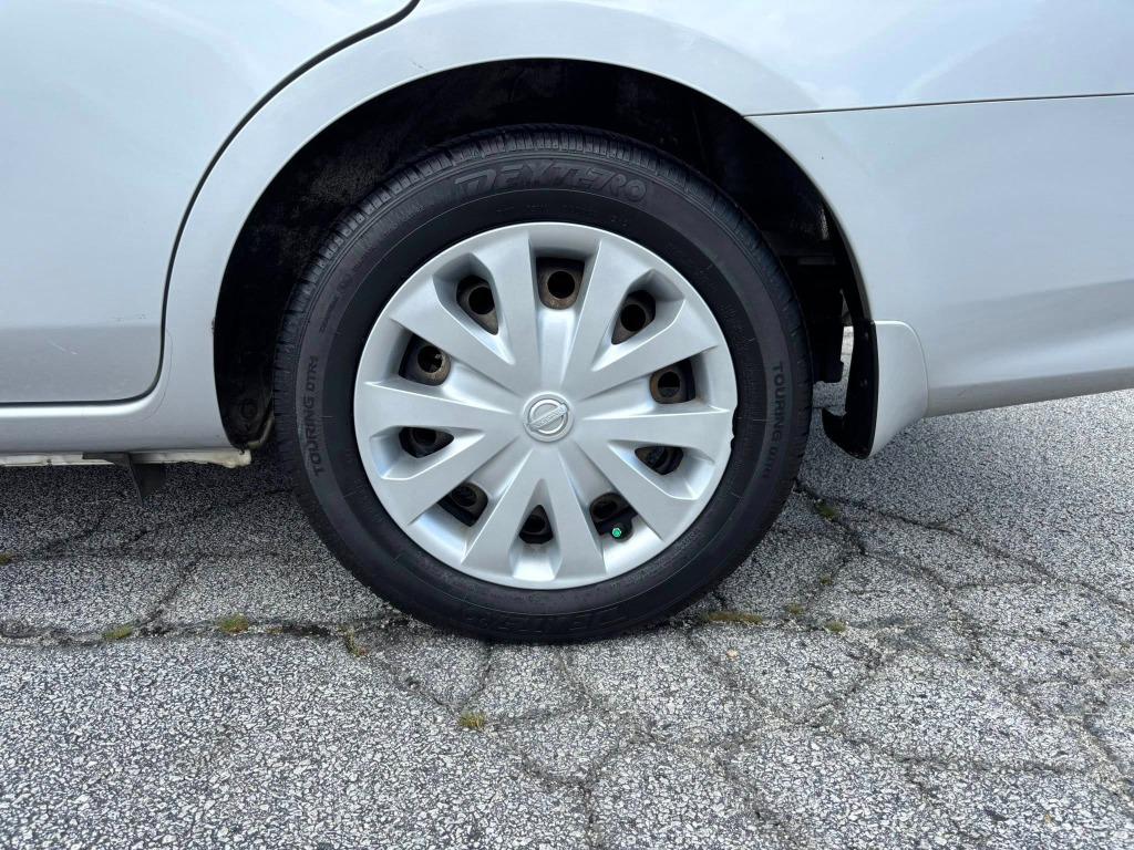 2019 Nissan Versa S photo