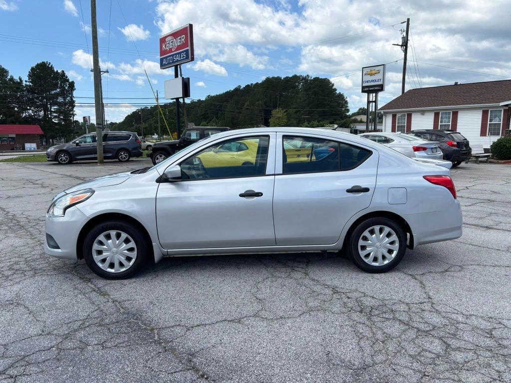 2019 Nissan Versa S photo