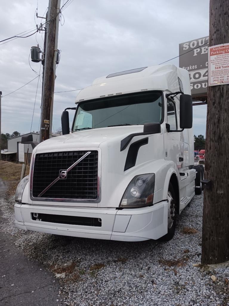 2016 Volvo VNL670 - $72,950