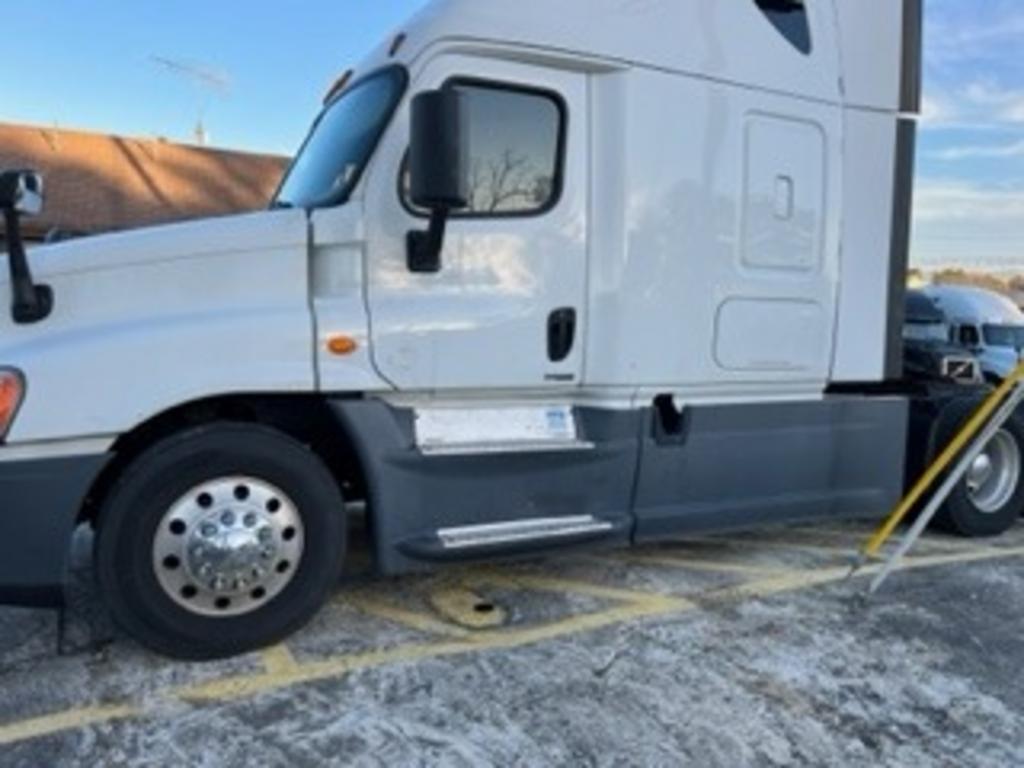 2014 Freightliner Cascadia - $32,950