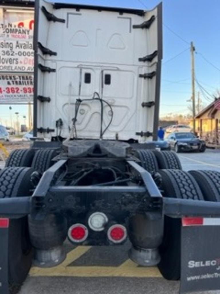 2014 Freightliner Cascadia - $32,950