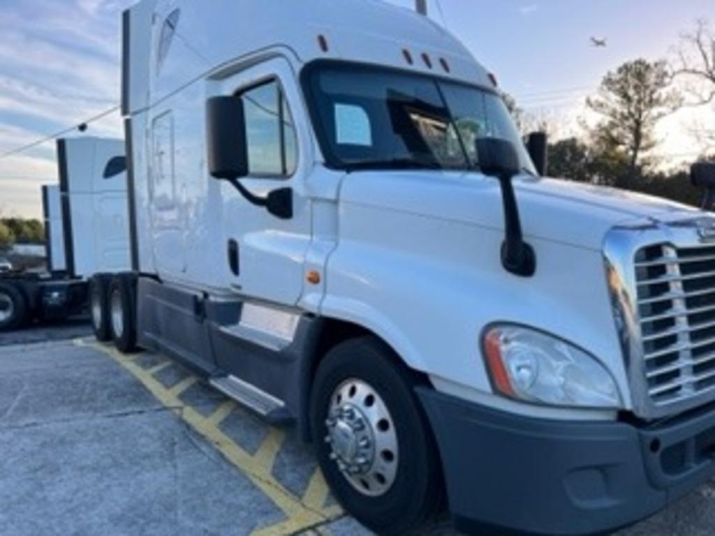 2014 Freightliner Cascadia - $32,950