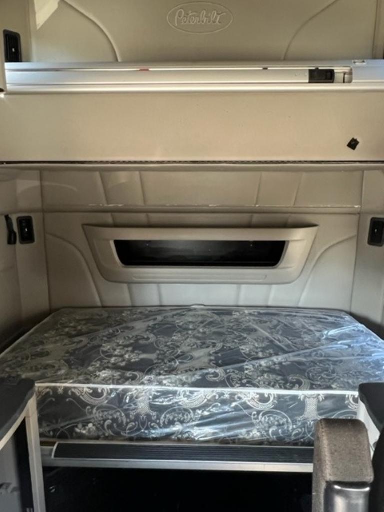 2020 Peterbilt 579 - $92,950