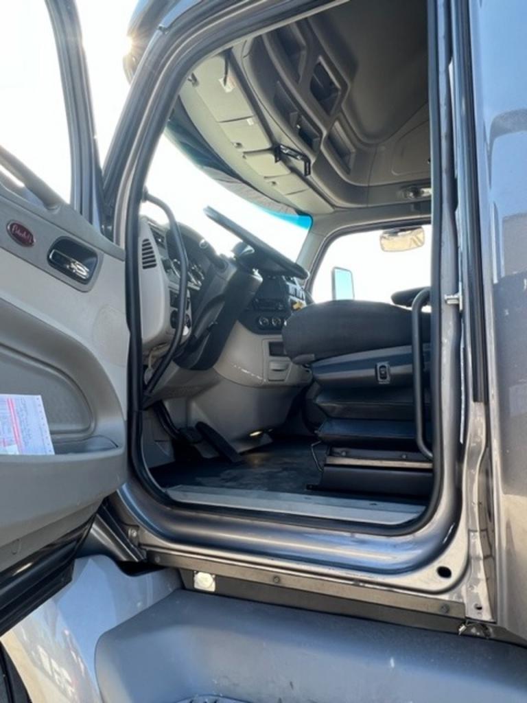 2020 Peterbilt 579 - $92,950