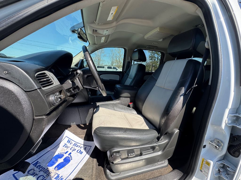 2008 Chevrolet Suburban LT 1500 photo