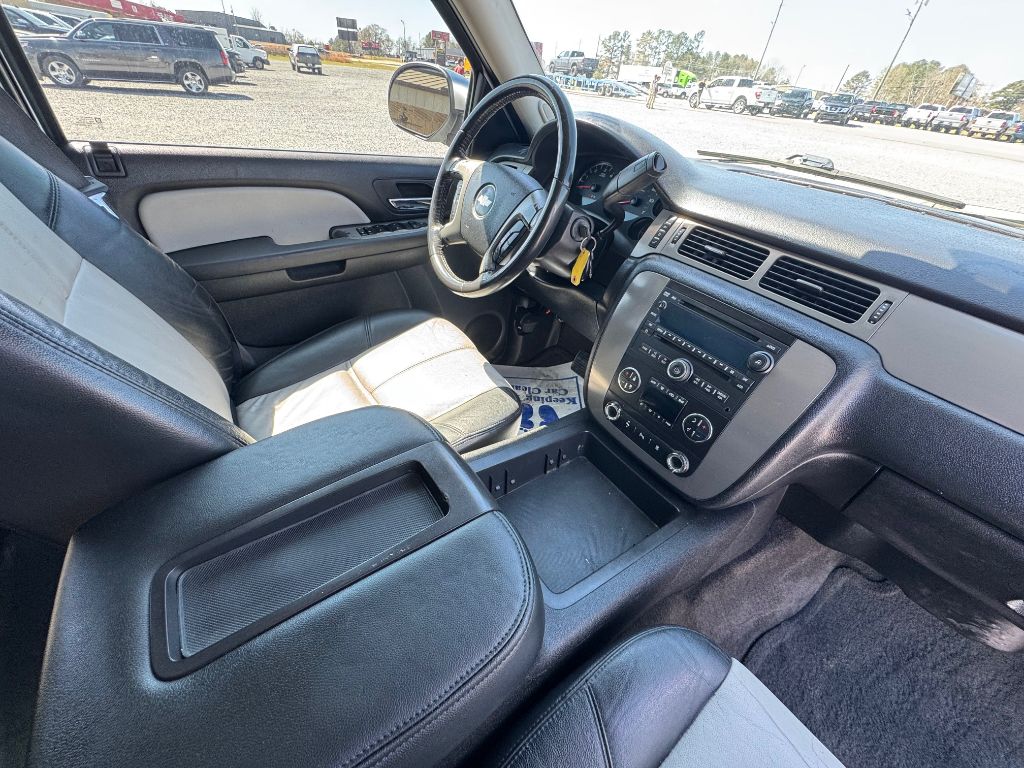 2008 Chevrolet Suburban LT 1500 photo