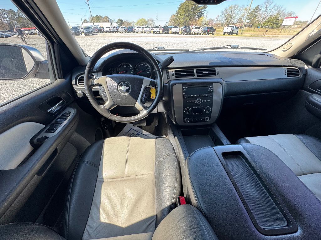 2008 Chevrolet Suburban LT 1500 photo