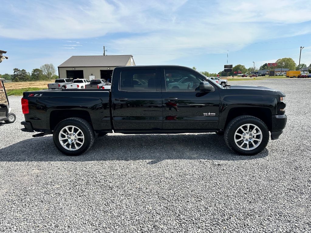 2018 Chevrolet  LT Z71 LEVELED  photo