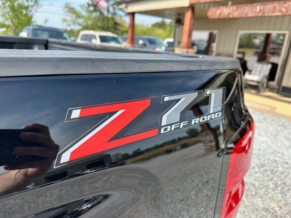 2018 Chevrolet  LT Z71 LEVELED  photo