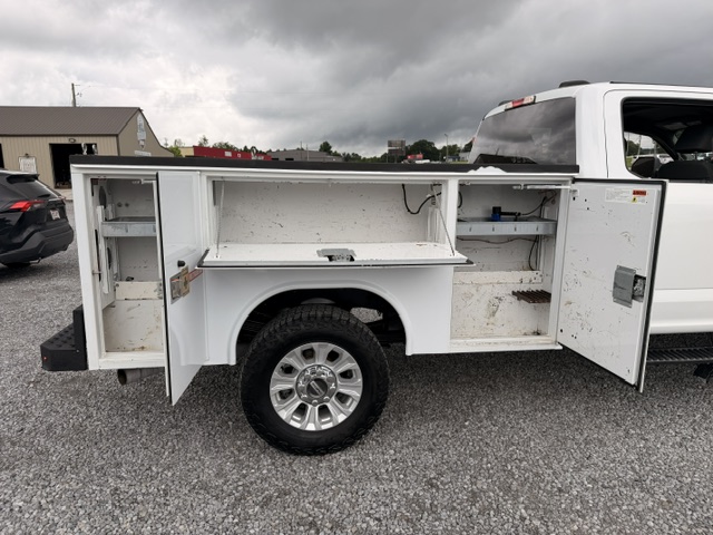 2022 Ford F-350 - $36,900