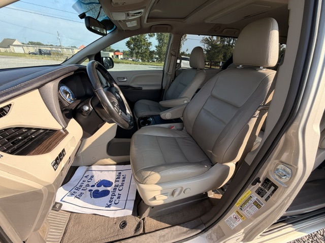 2016 Toyota Sienna - $15,750