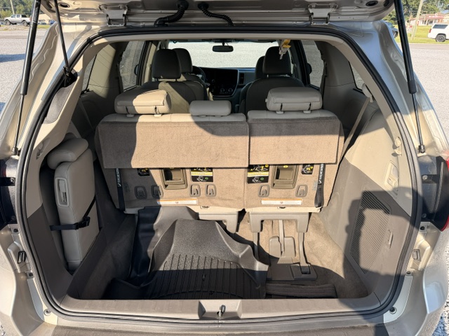 2016 Toyota Sienna - $15,750