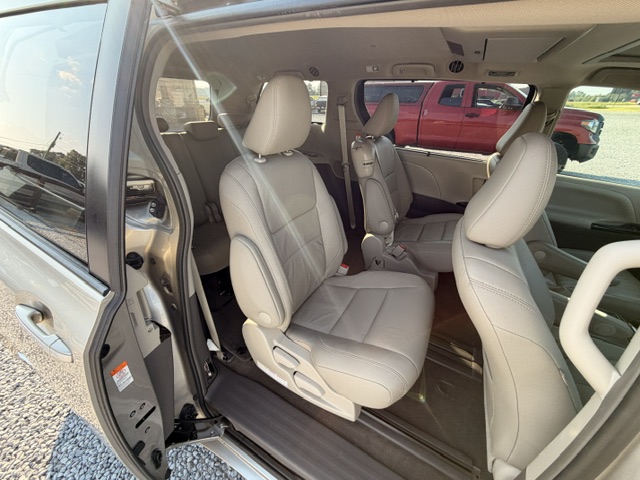 2016 Toyota Sienna - $15,750