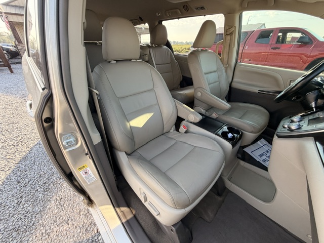 2016 Toyota Sienna - $15,750