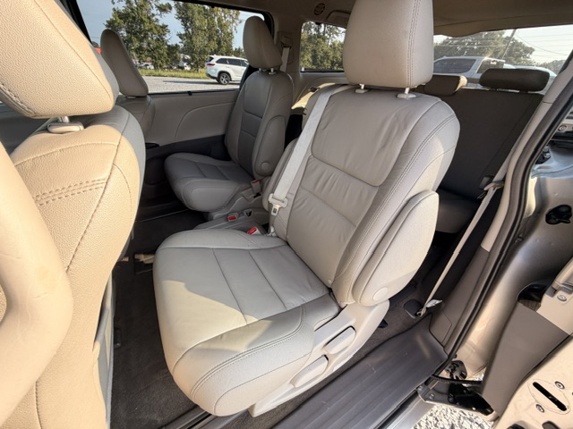 2016 Toyota Sienna - $15,750