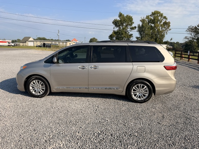 2016 Toyota Sienna - $15,750