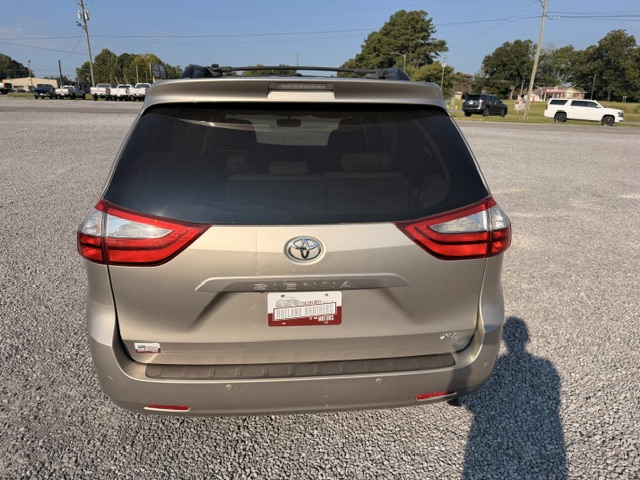 2016 Toyota Sienna - $15,750
