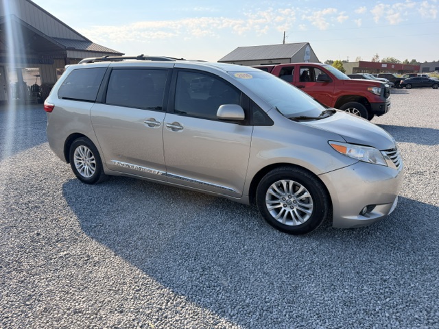 2016 Toyota Sienna - $15,750
