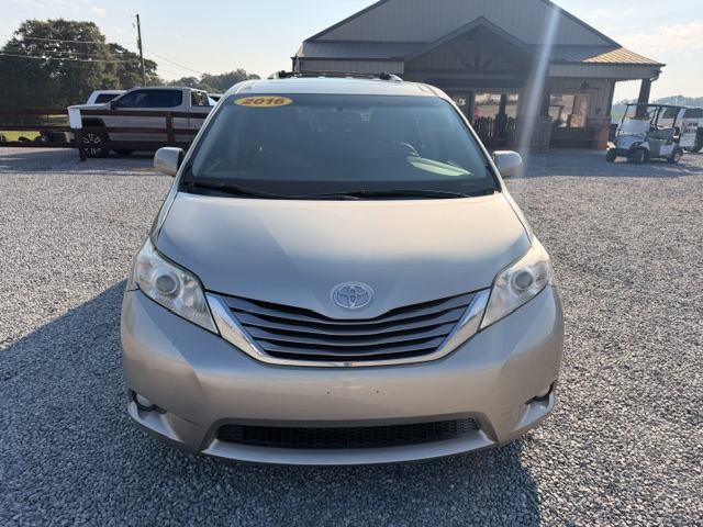 2016 Toyota Sienna - $15,750